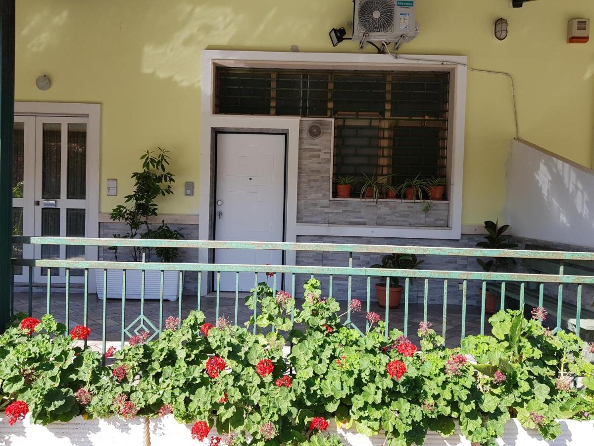 Modern Apt Reventino - Le Lincelle, Lamezia 산테우페미아 라메지아 외부 사진
