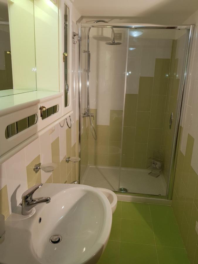 Modern Apt Reventino - Le Lincelle, Lamezia 산테우페미아 라메지아 외부 사진
